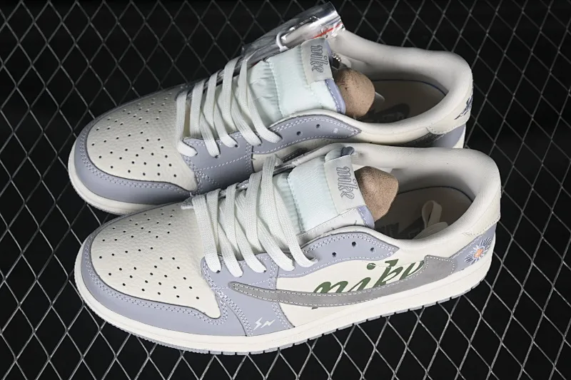 All Categories Air Jordan Jordan Series Basketball Shoes Air Jordan 1 Low High-end Customized Low-top Shoes Travis Scott x Fragment Design x Air Jordan 1 Low OG SP AJ1 Joe 1 Lightning Joint Xiao Wrinkle Ju Low-top Cultural Casual Shoes XS2024-018